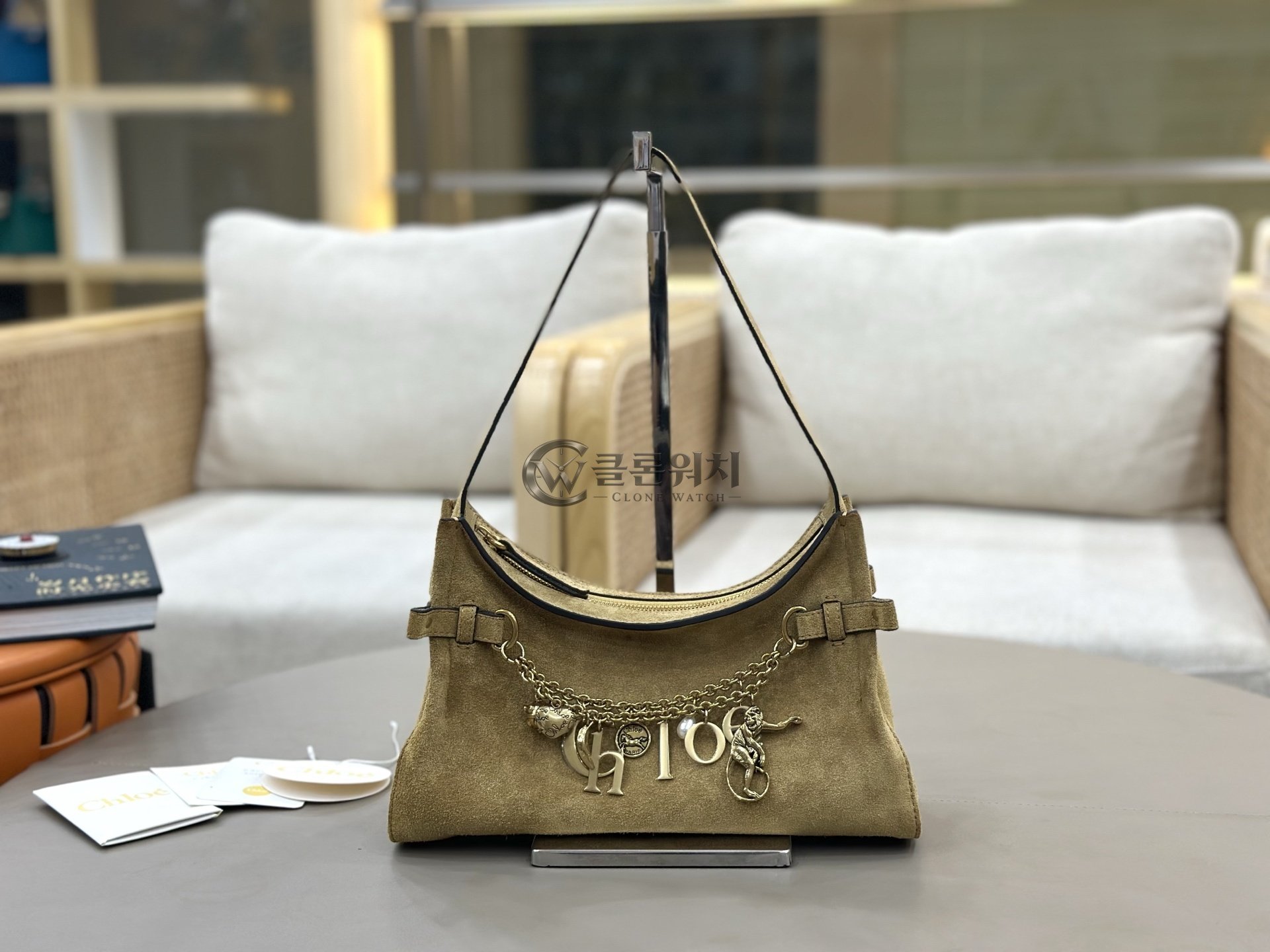 끌로에 Chloé Charms Hobo Bag in Suede Leather – Gold Khaki