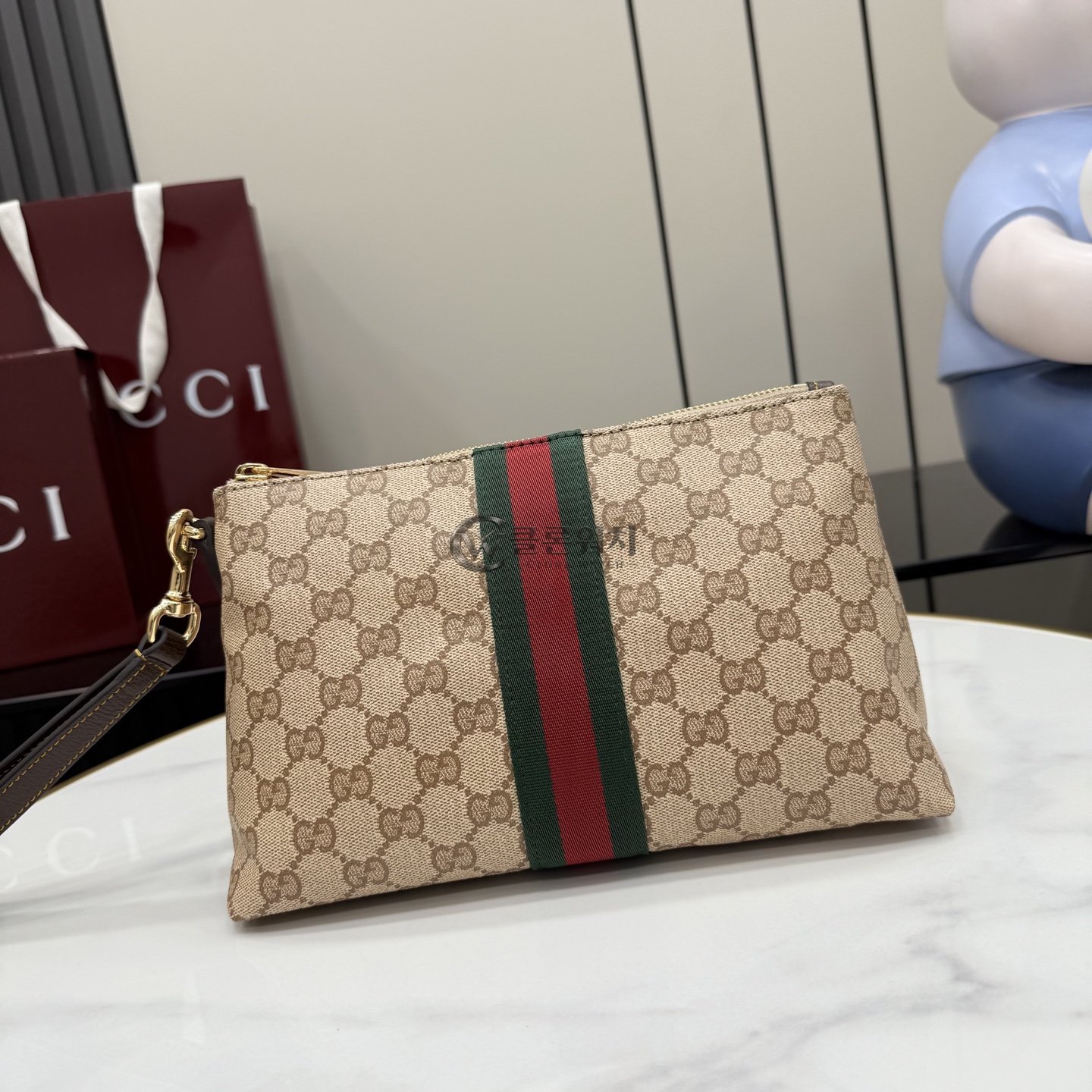 구찌 Gucci Small GG Pouch with Web in Sand and Brown GG Canvas Beige and brown