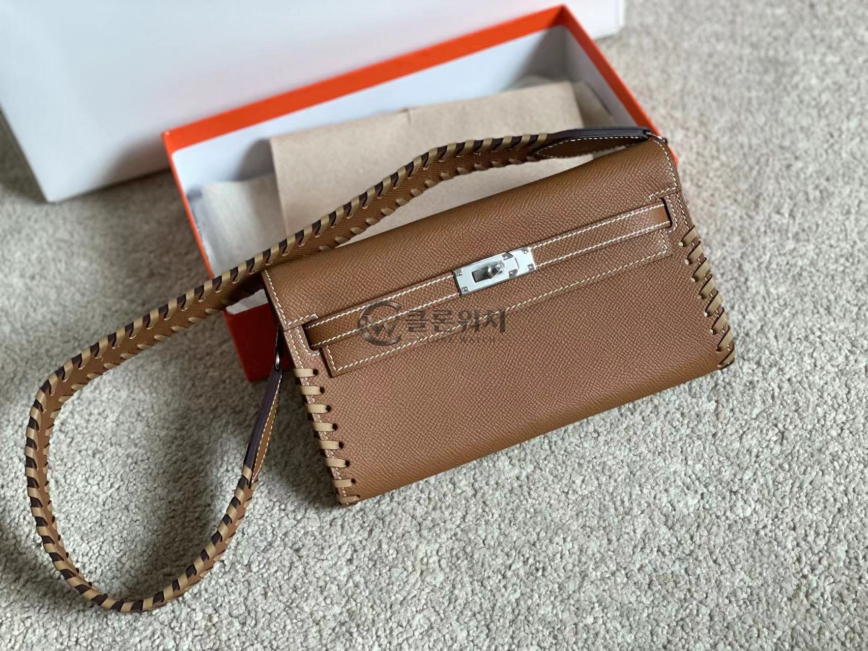 에르메스 Hermès Kelly To Go Wallet in Gold