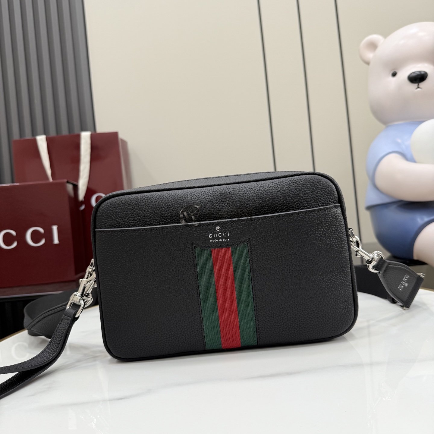 구찌 GUCCI Black Leather Web Stripe Crossbody Bag