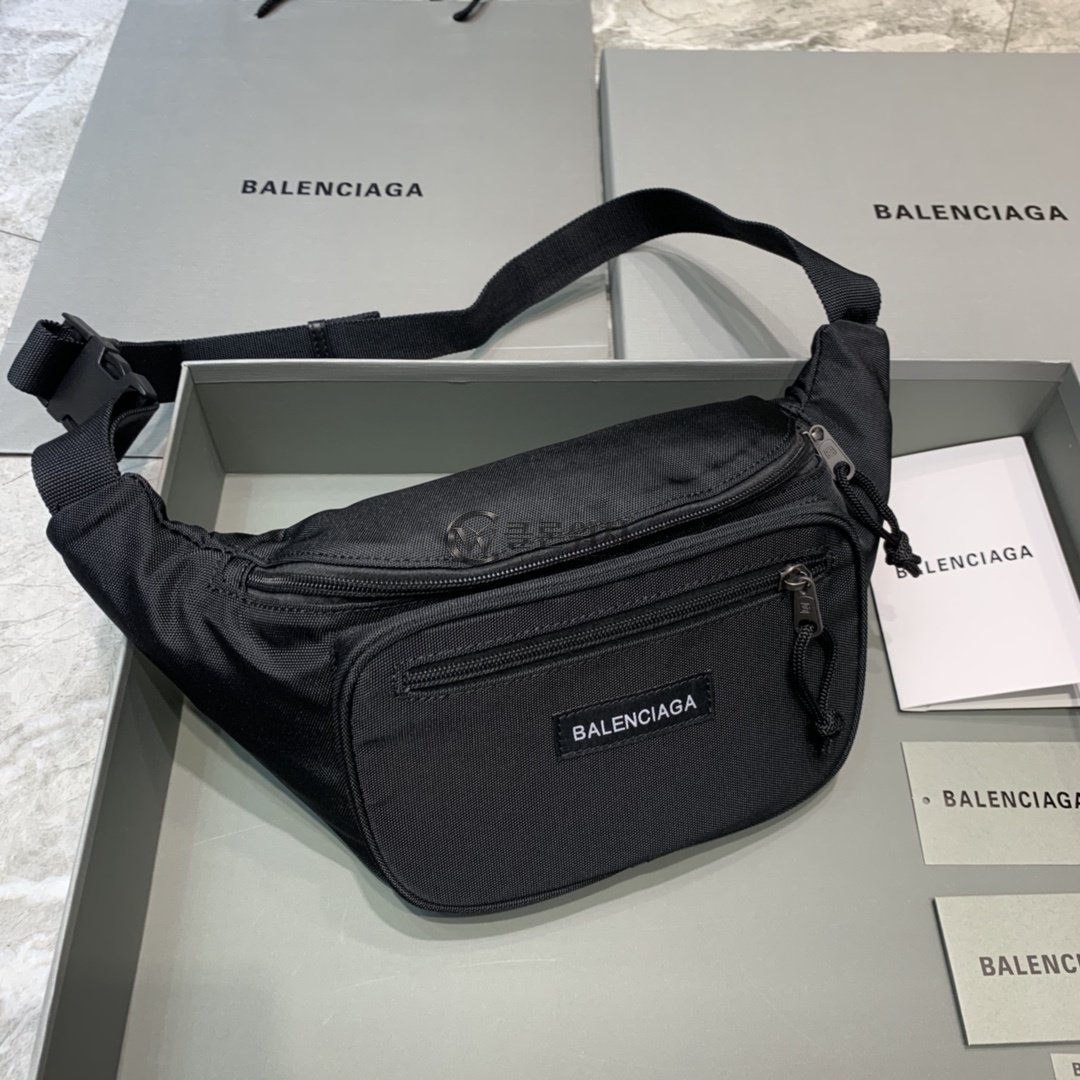 발렌시아가 Balenciaga Explorer Beltpack in Black