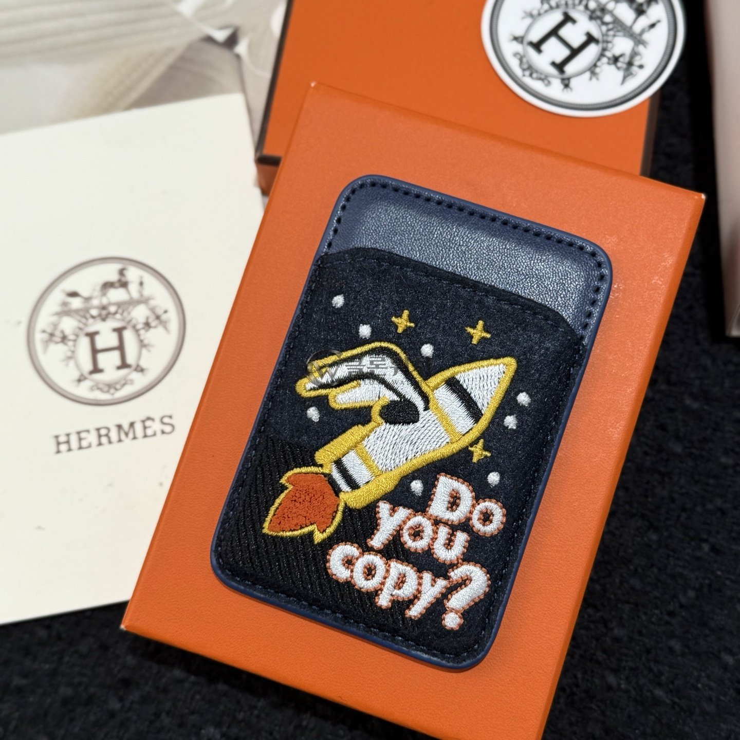 에르메스 Hermès MagSafe Card Holder A(i)mants “Do You Copy?” Navy blue / multicolor