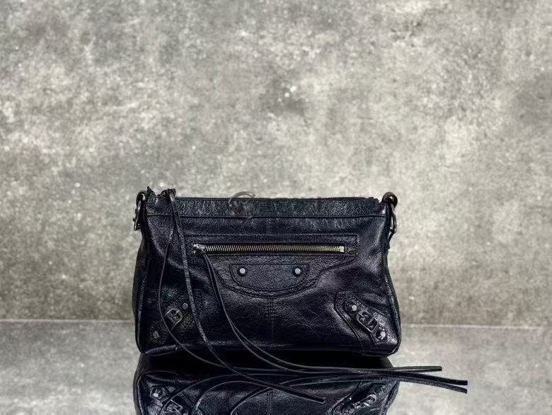 발렌시아가 Balenciaga Classic Hip Bag in Black