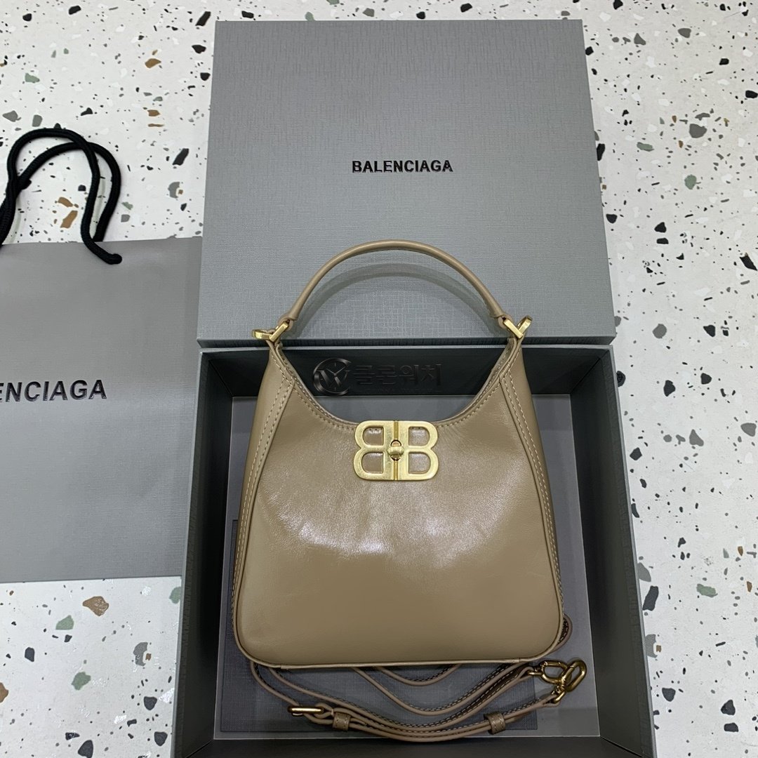 발렌시아가 Balenciaga BB Soft Small Top Handle Bag in Taupe