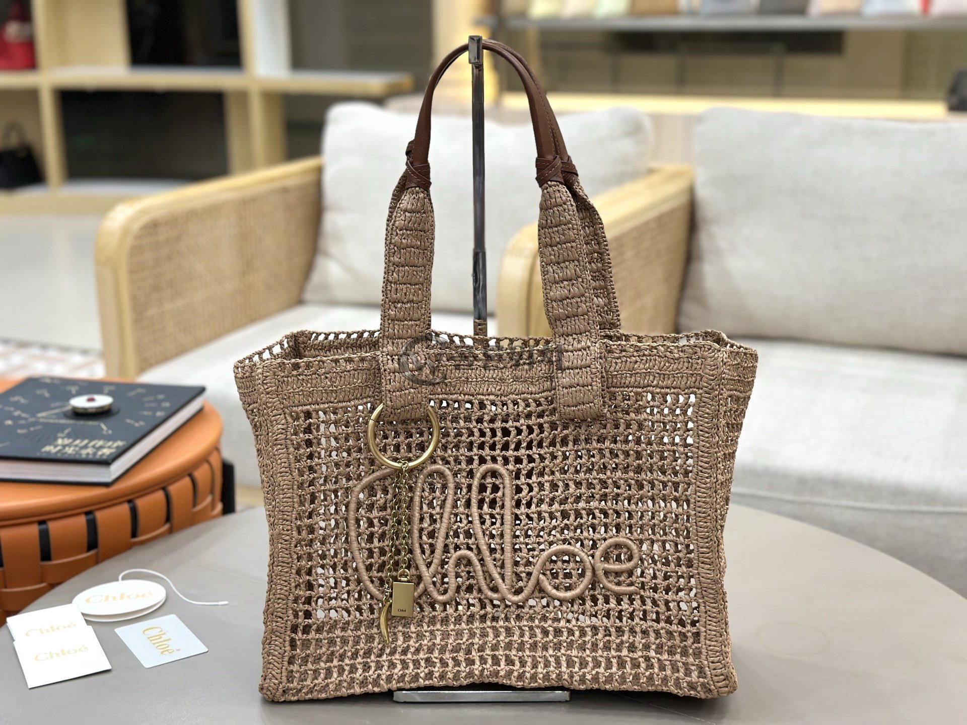 끌로에 Chloé Summer Banana Raffia Tote Brown