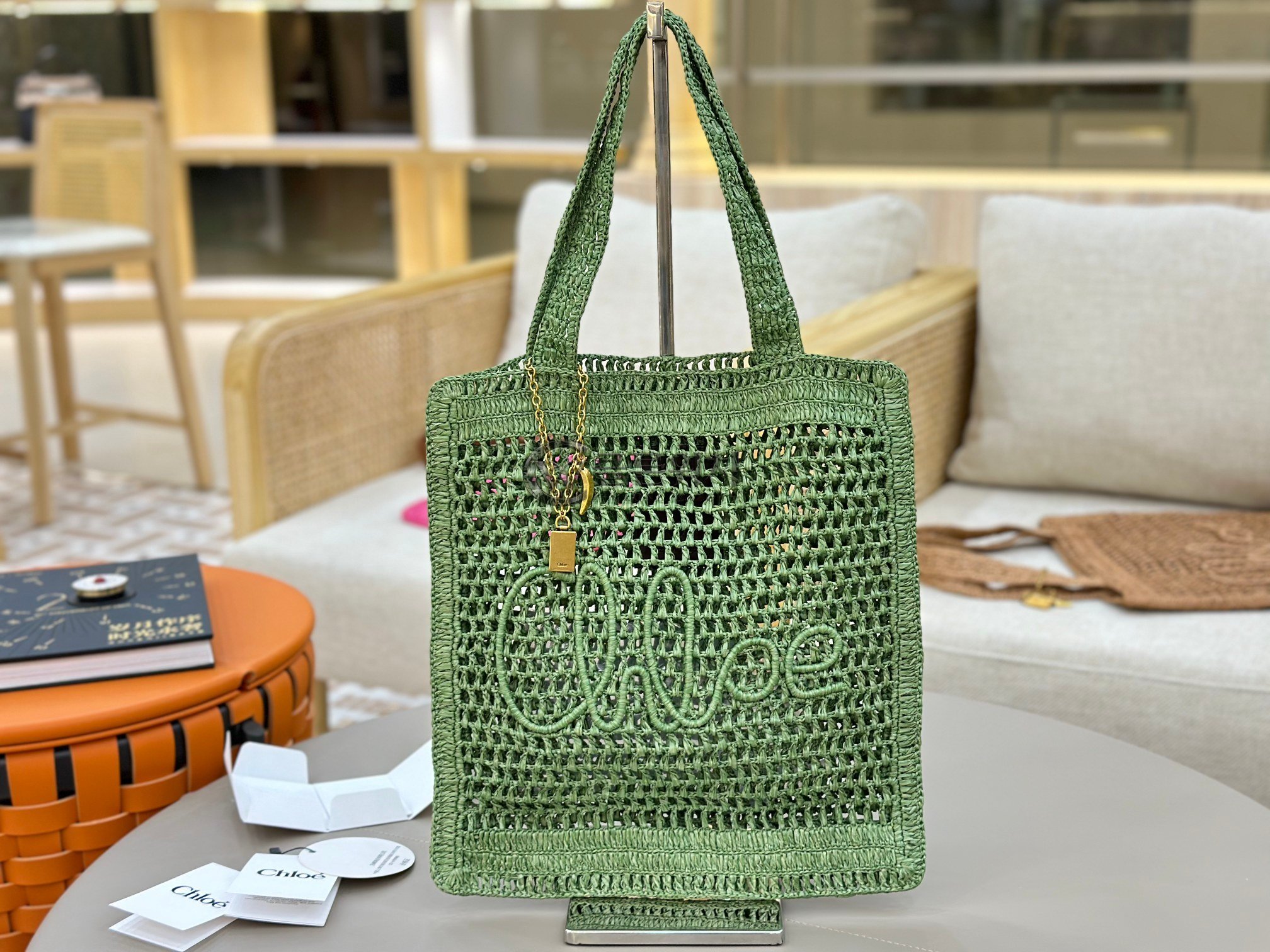 끌로에 Chloé Woody Crochet Tote Bag in Green