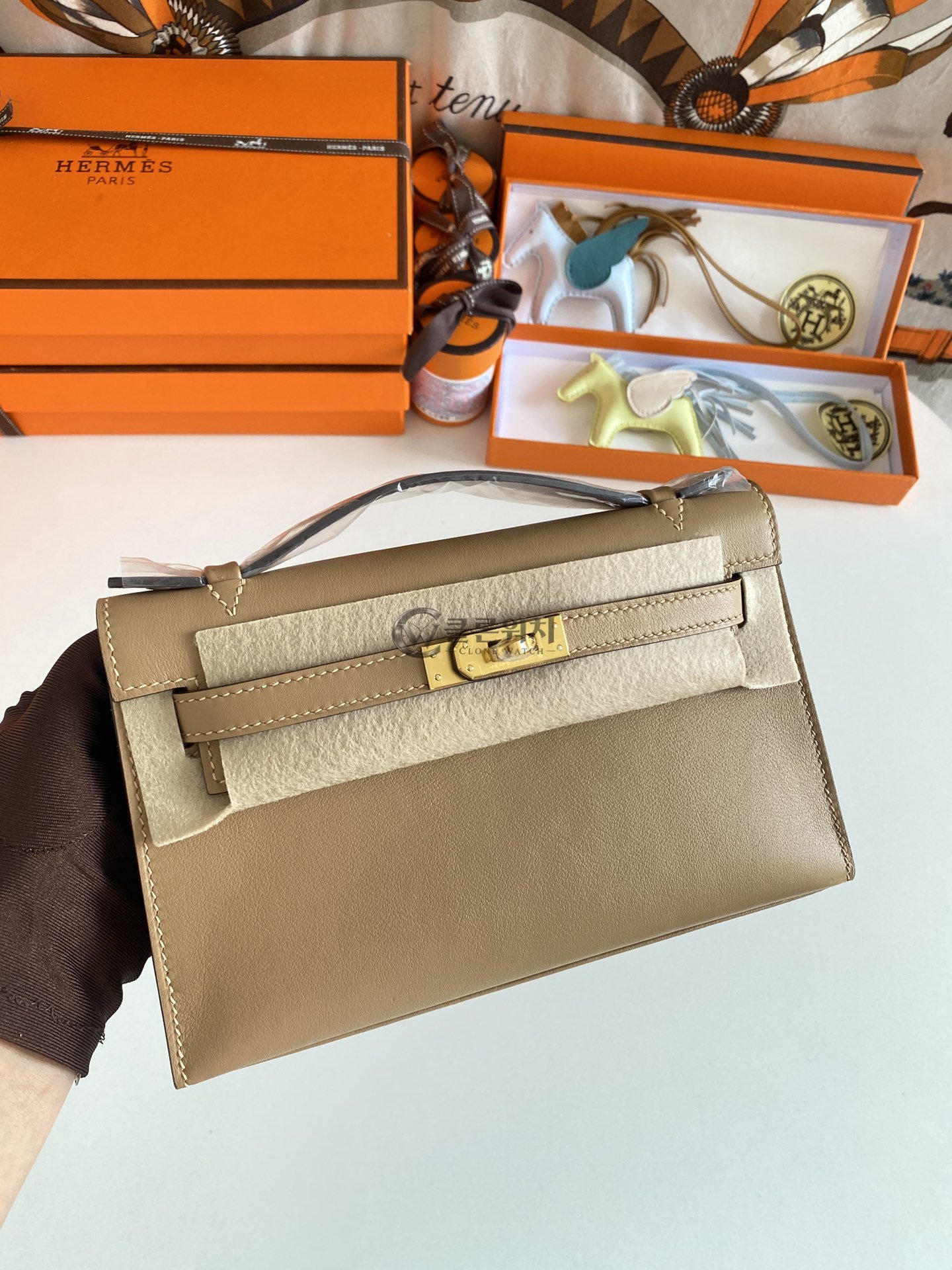 에르메스 Hermès Kelly Pochette in Taupe