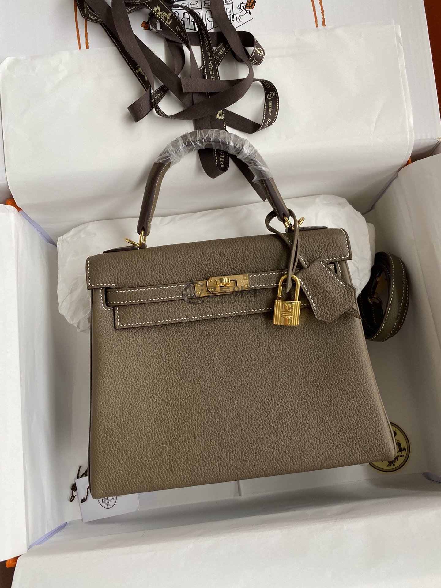 에르메스 Kelly Sellier Bag in Étoupe