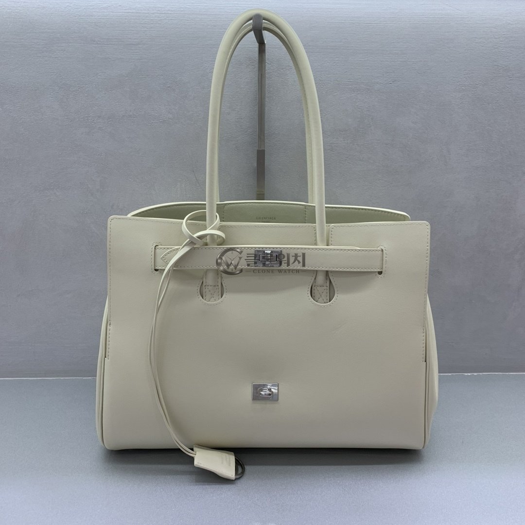발렌시아가 Balenciaga Rodeo Medium Handbag in Cream