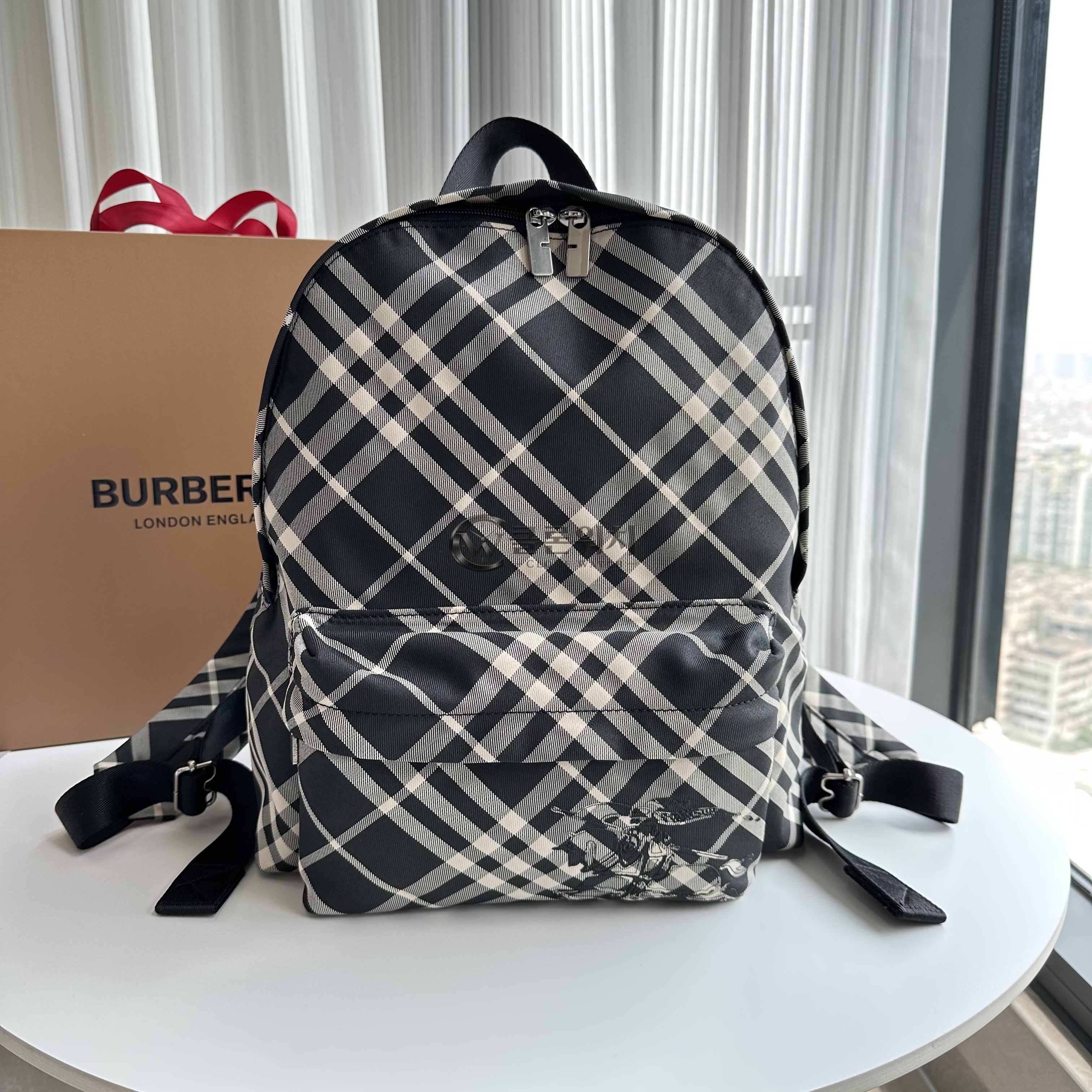 버버리 Burberry Black Check Backpack with Equestrian Knight Design
