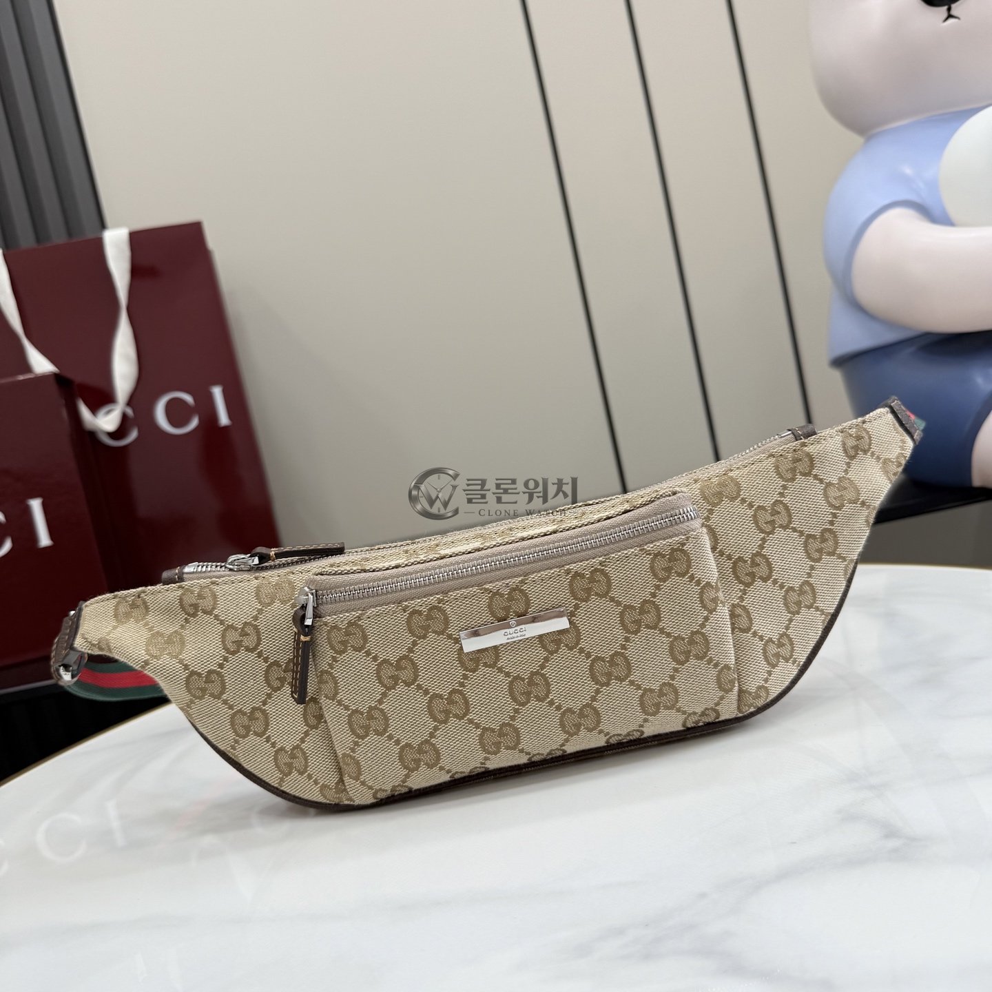 구찌 GUCCI GG Supreme Web-Stripe Belt Bag in Beige Beige and brown