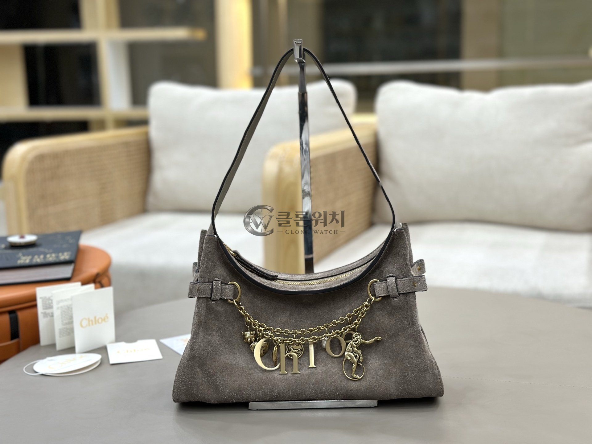 끌로에 Chloé Charms Hobo Bag in Suede Leather – Gold Khaki