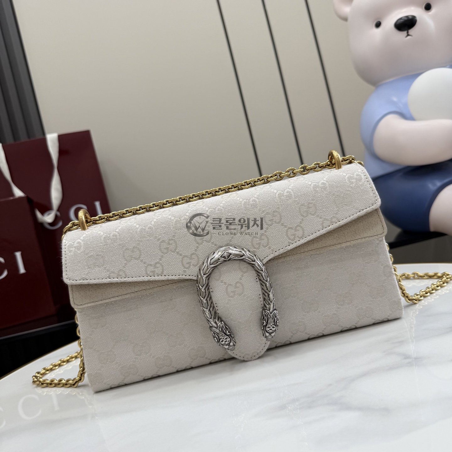 구찌 GUCCI Dionysus Medium Shoulder Bag in Ivory GG Canvas