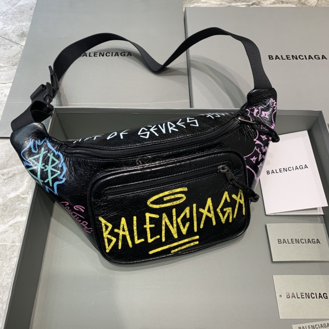 발렌시아가 Balenciaga Black Graffiti Explorer Beltpack