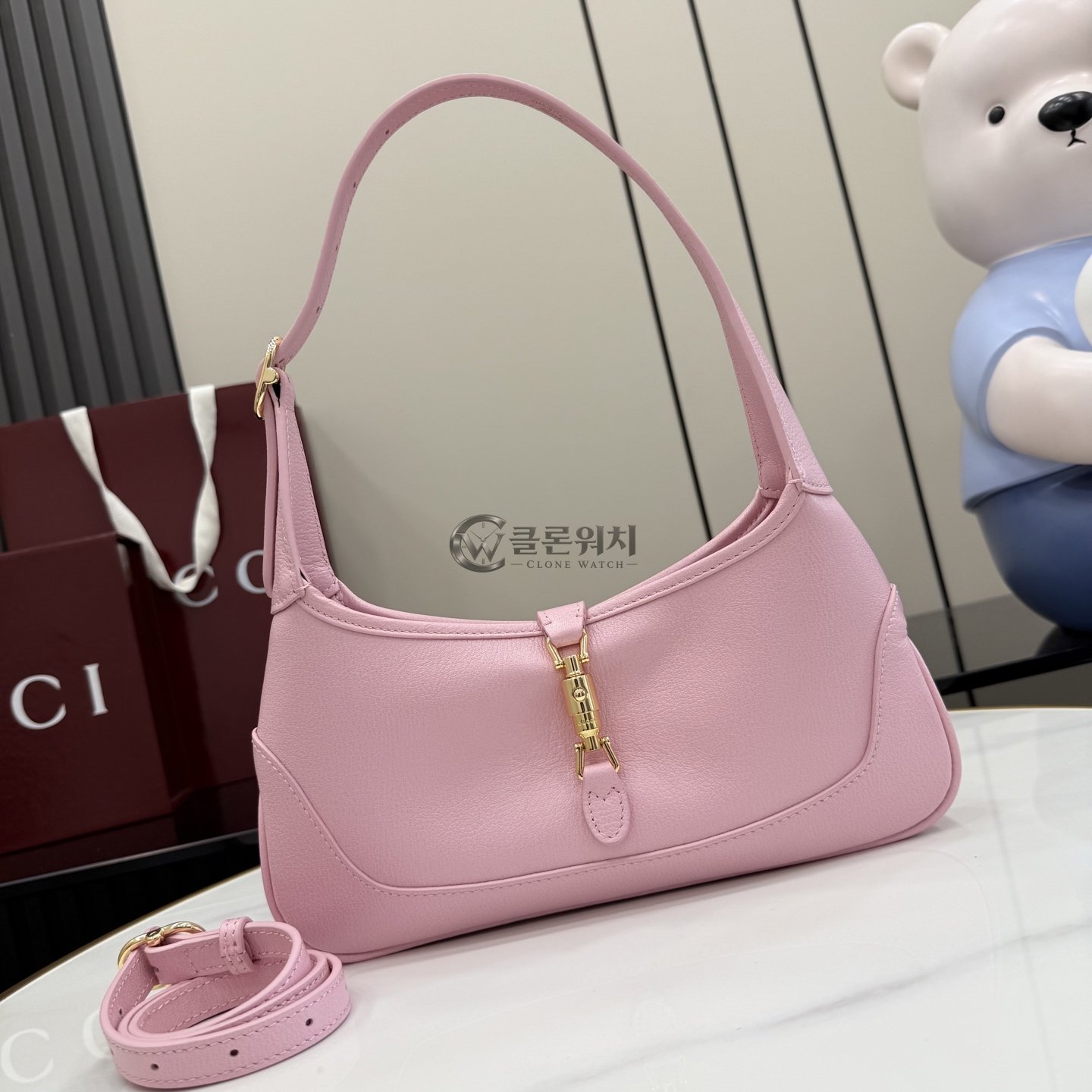 구찌 GUCCI Jackie Slim Medium Shoulder Bag in Light Pink Leather