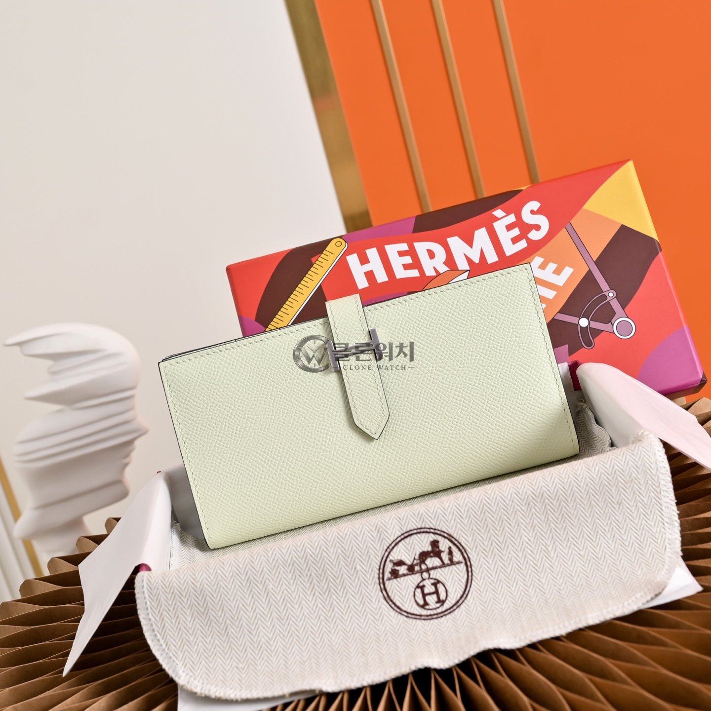 에르메스 Hermès Béarn Wallet in Pale Green