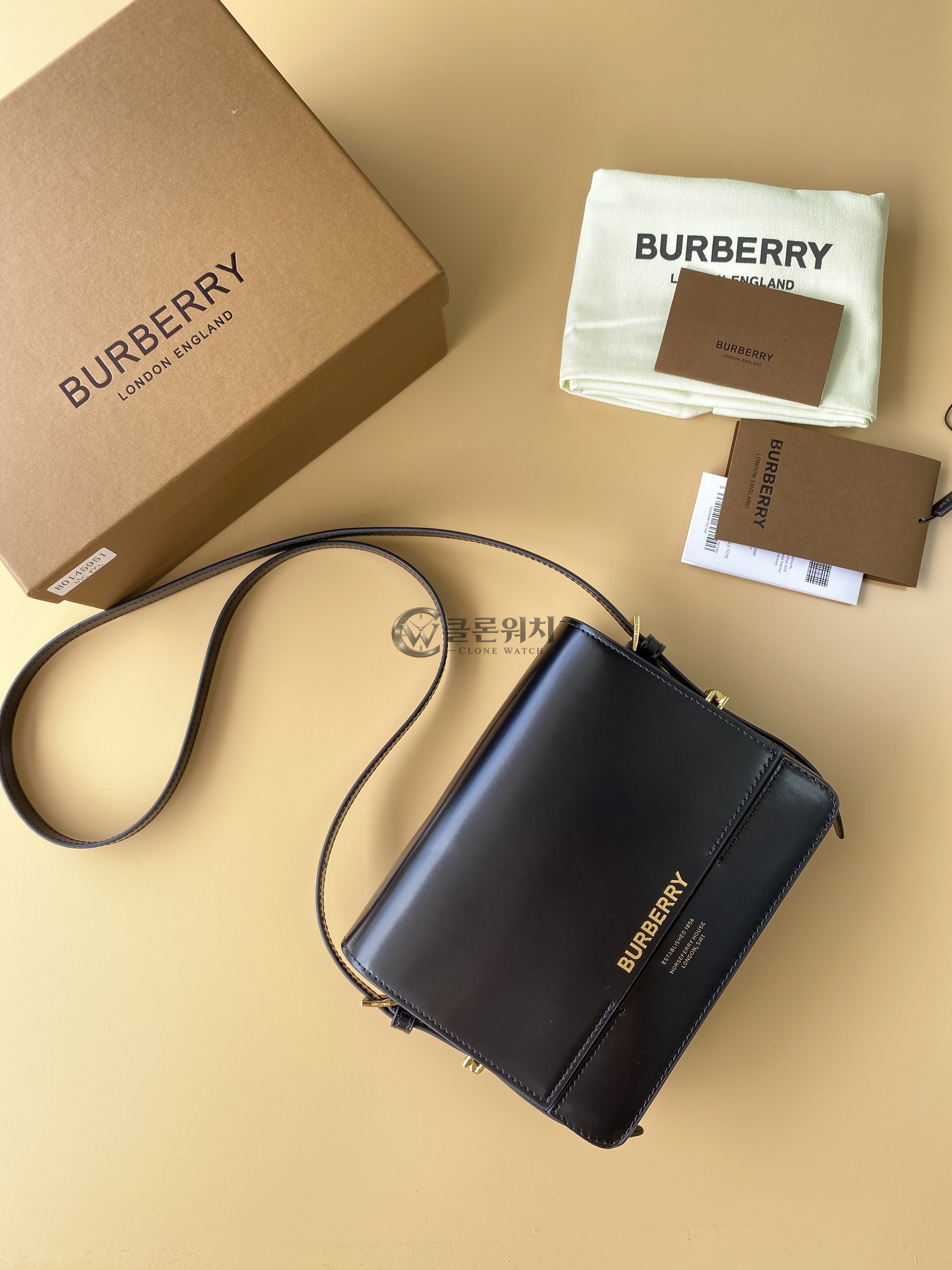 버버리 Burberry Black Leather Crossbody Bag