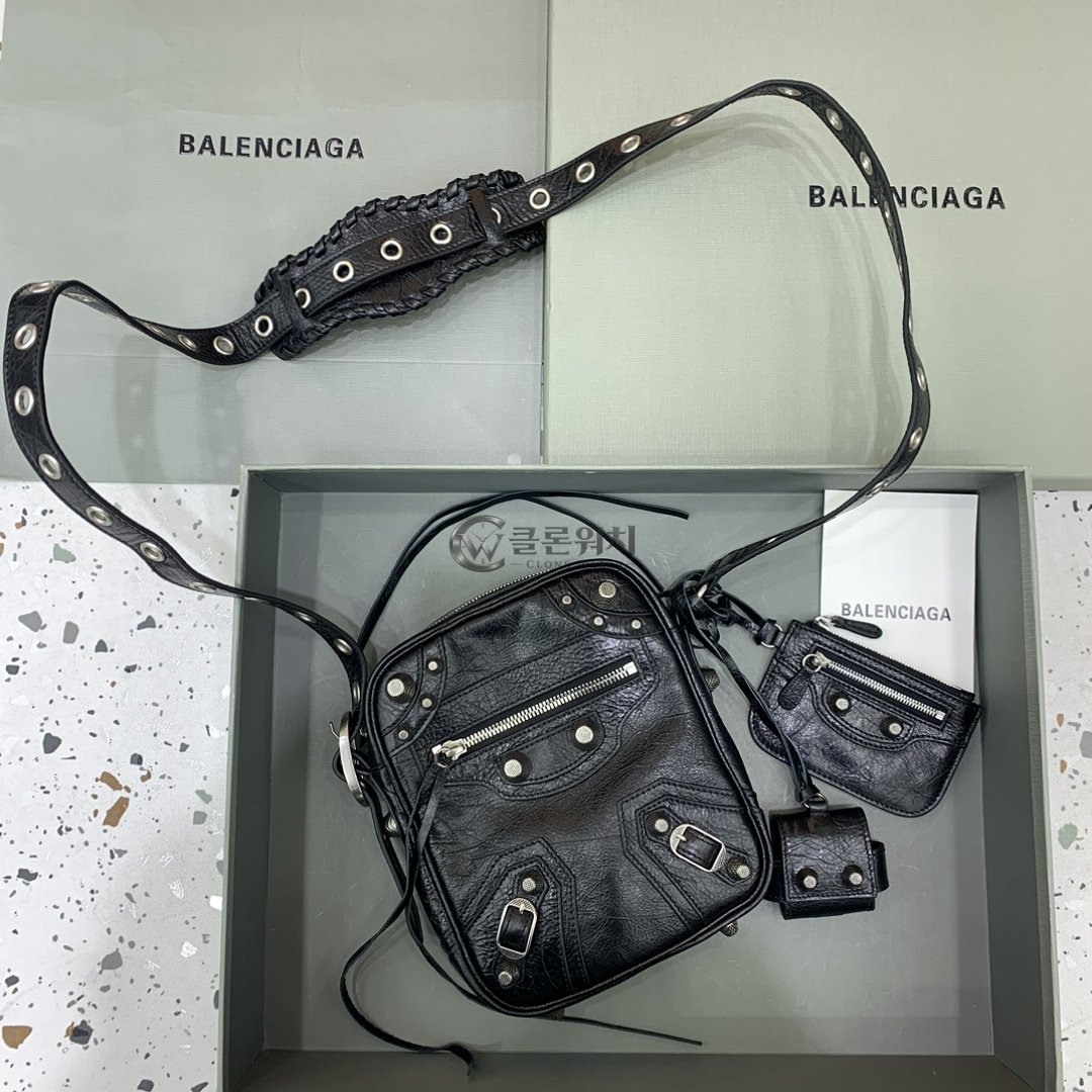 발렌시아가 Balenciaga Le Cagole XS Shoulder Bag in Black