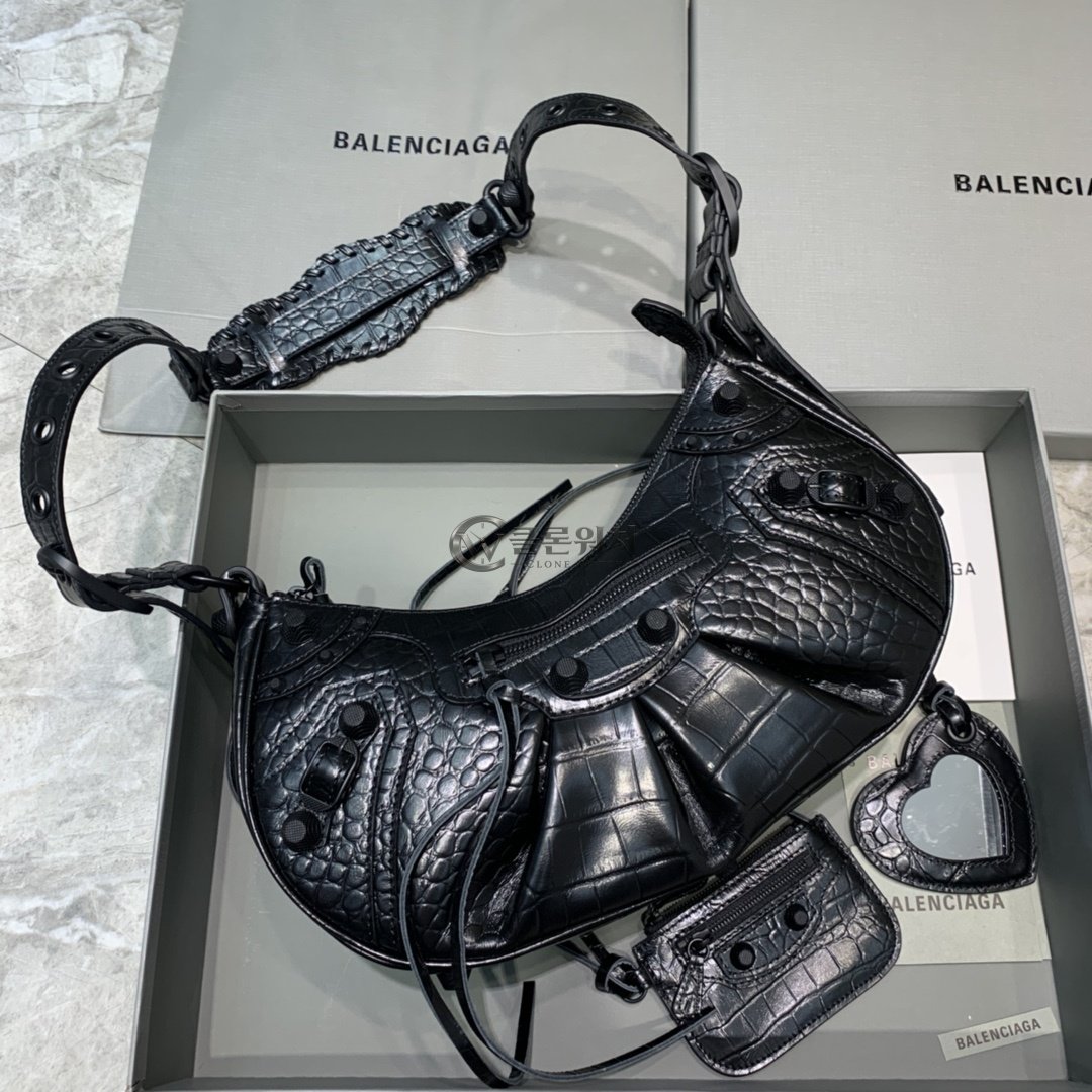 발렌시아가 Balenciaga Le Cagole Shoulder Bag in Black Crocodile-Embossed Leather