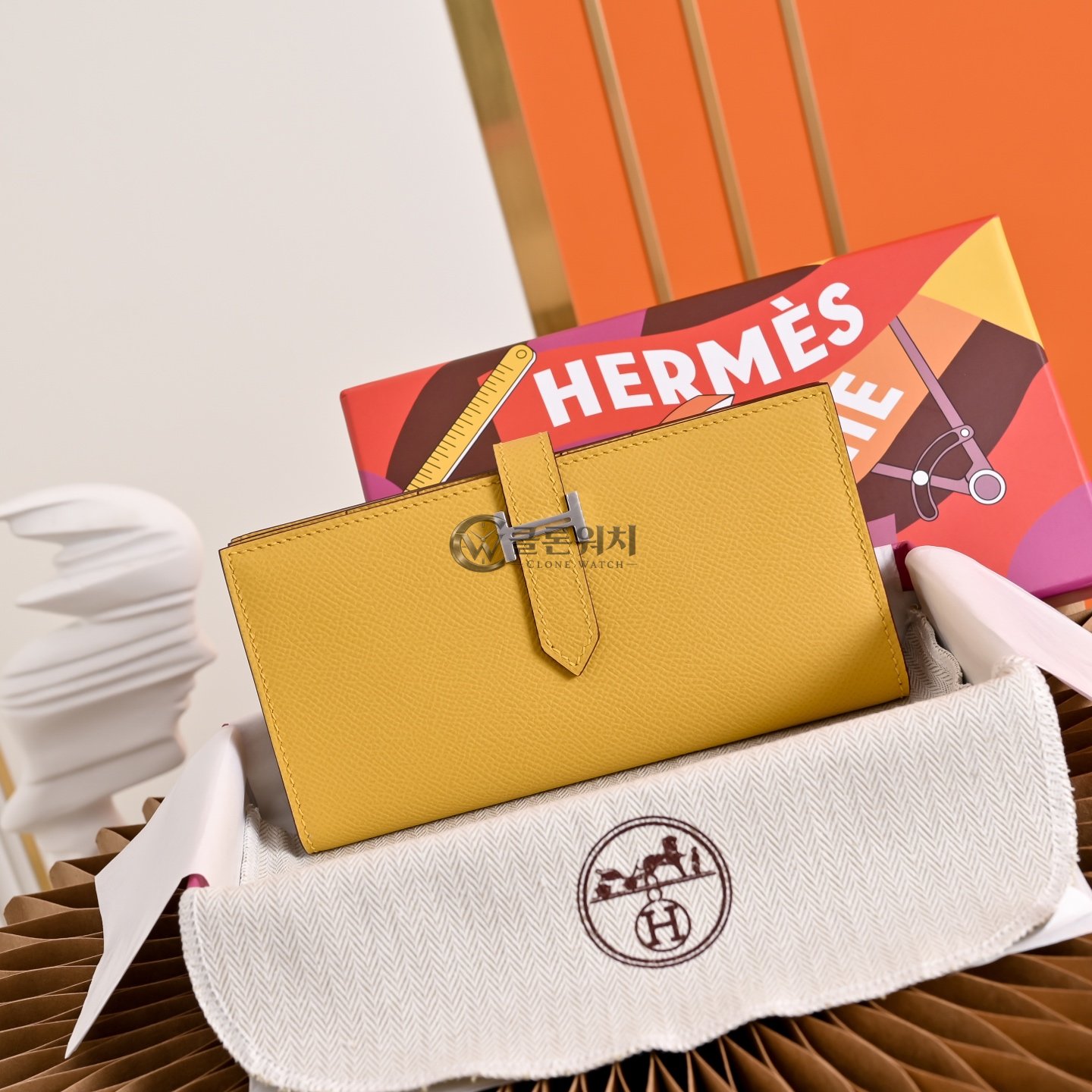 에르메스 Hermès Béarn Soufflet Wallet in Gold