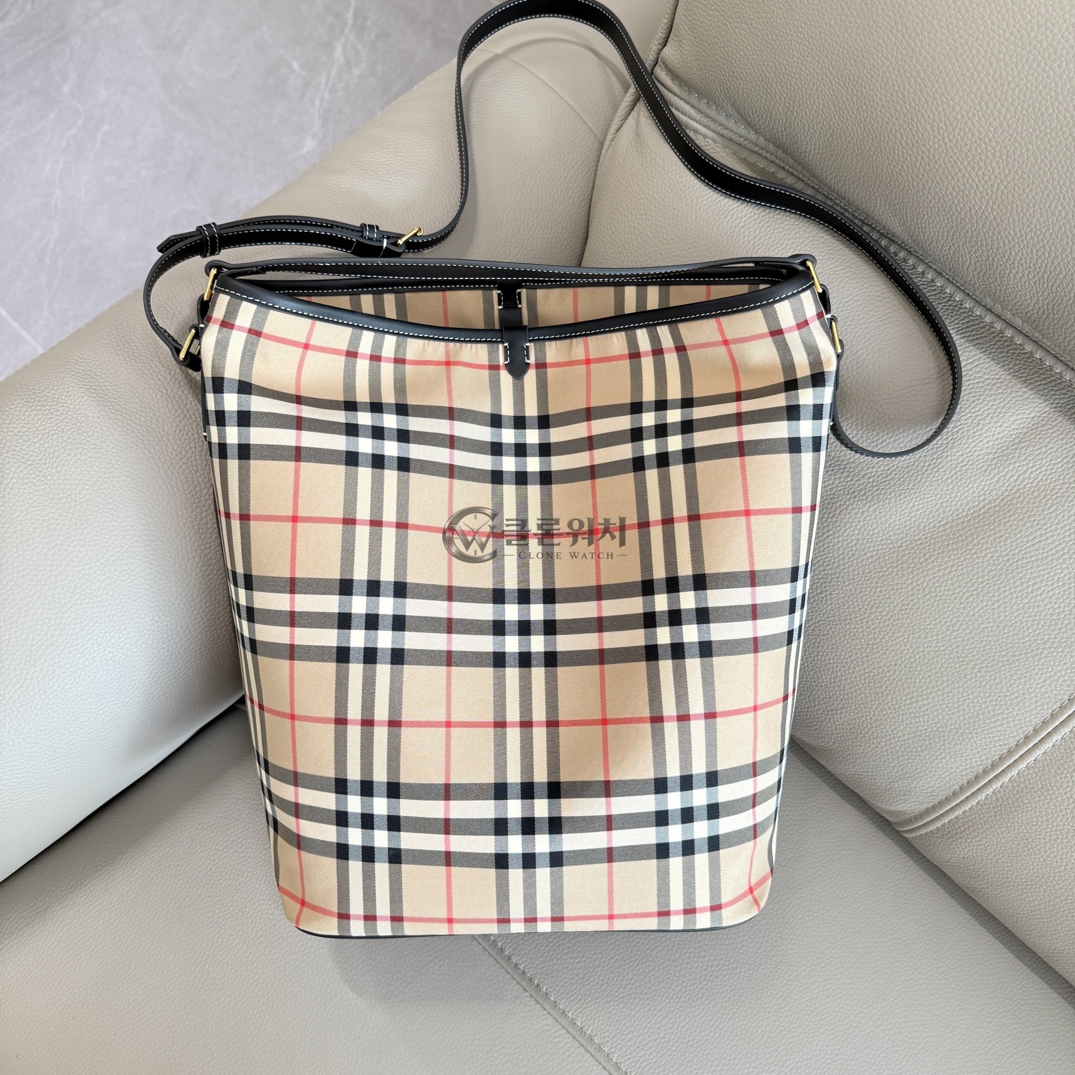 버버리 Burberry Vintage Check Bucket Bag Beige