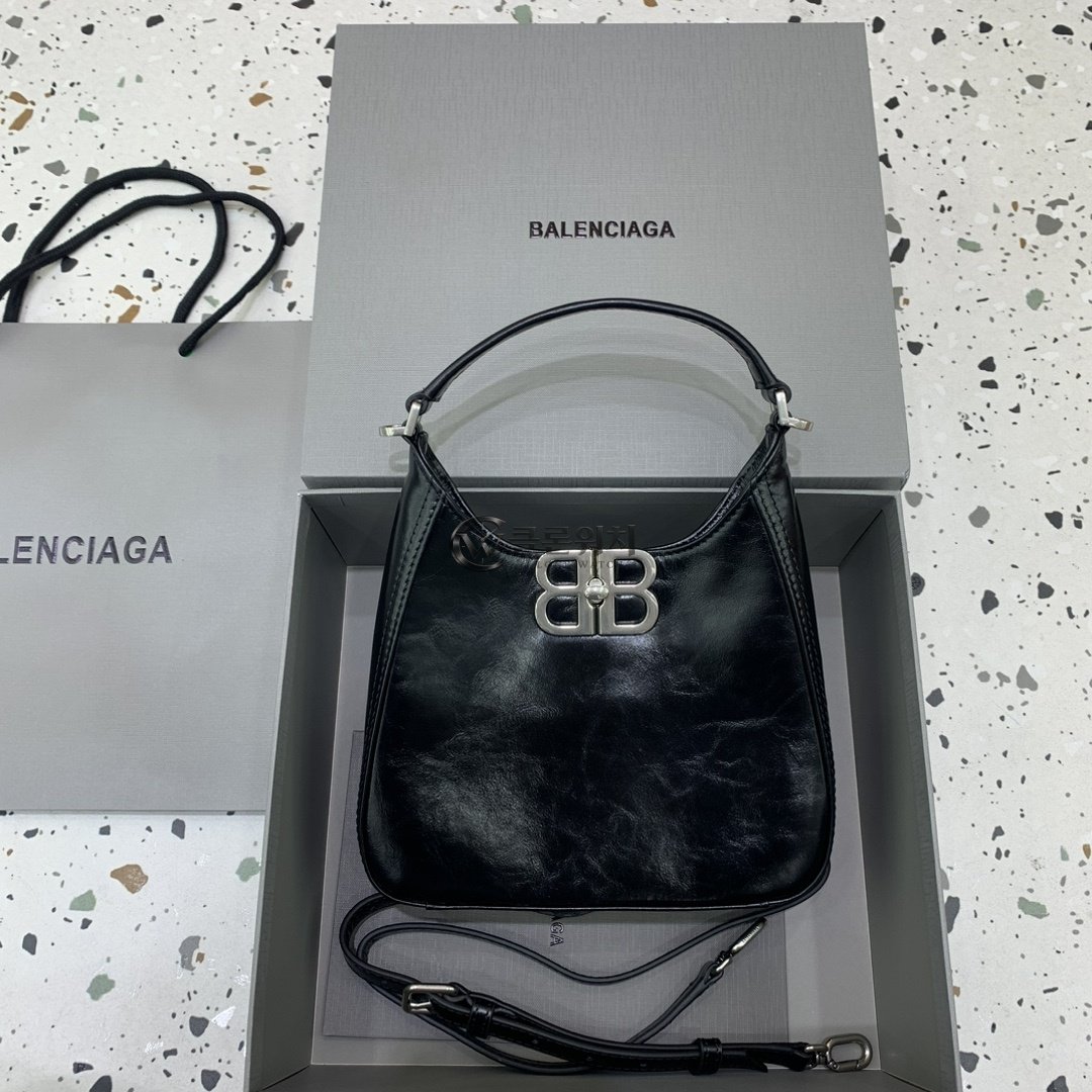 발렌시아가 Balenciaga BB Soft Small Shoulder Bag in Black