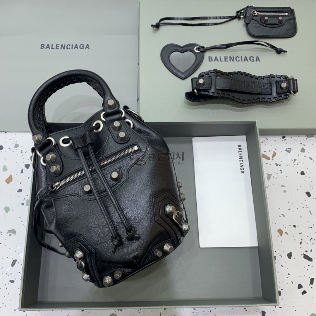 발렌시아가 Balenciaga Le Cagole Bucket Bag in Black