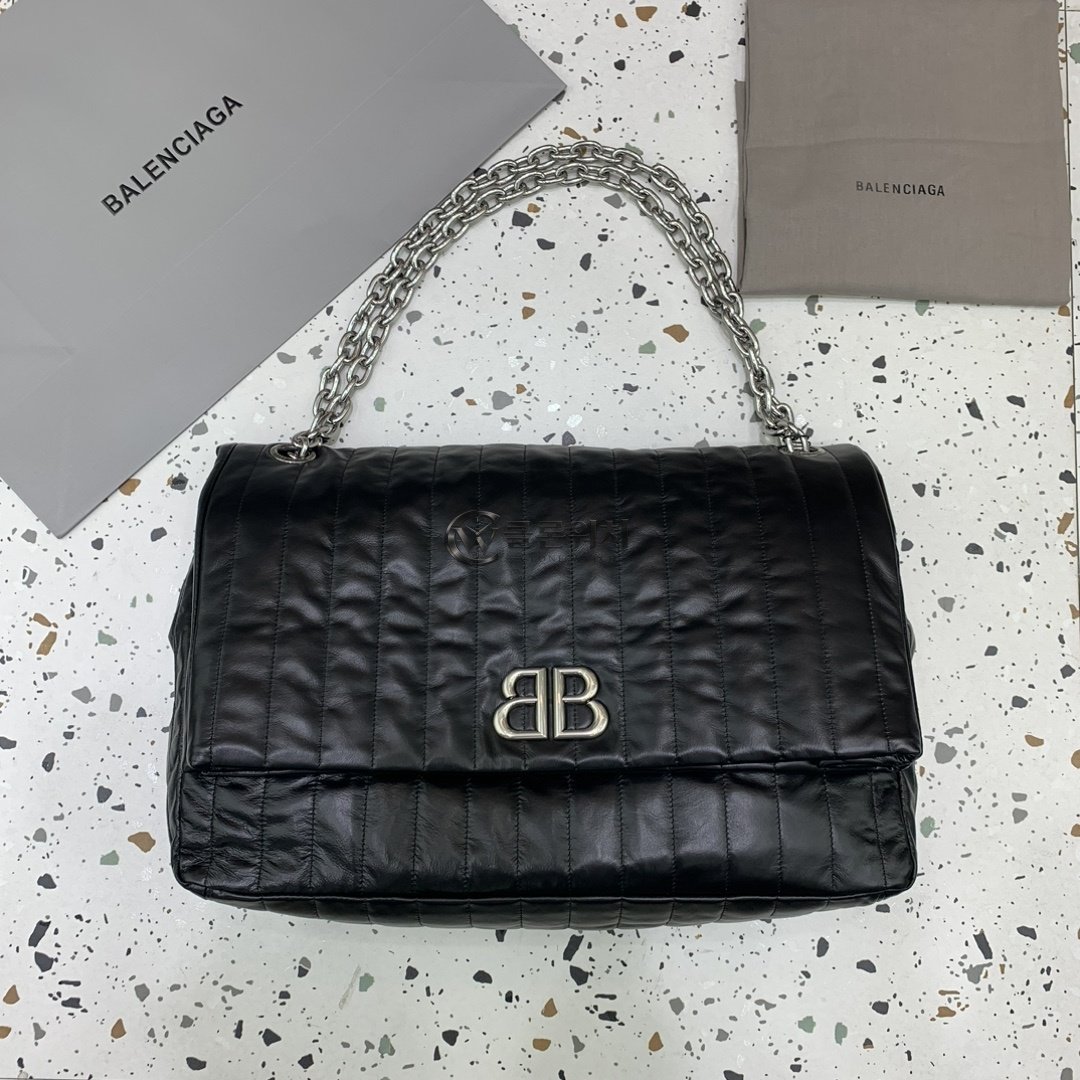 발렌시아가 Balenciaga Monaco Large Quilted Shoulder Bag in Black