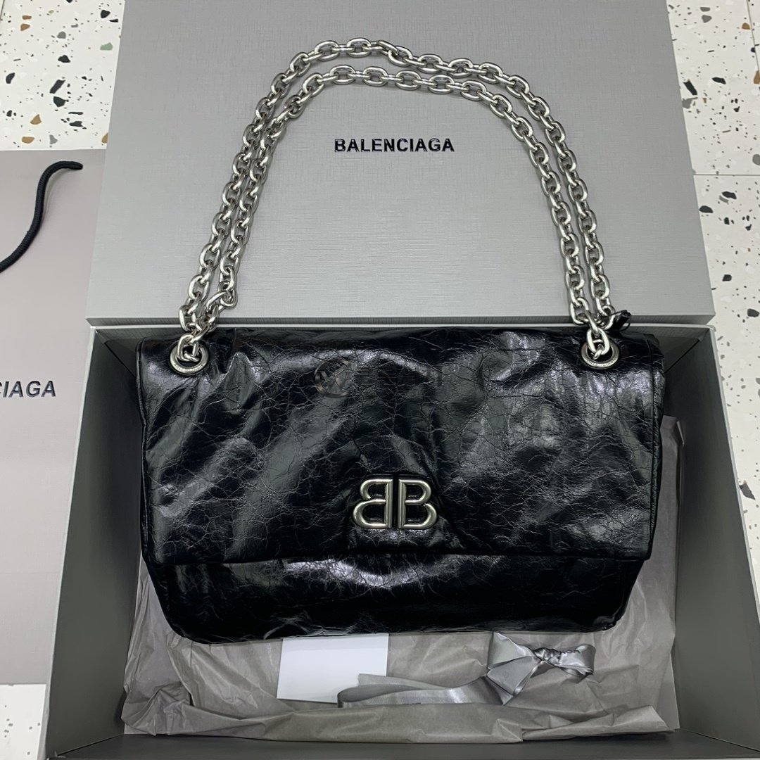 발렌시아가 Balenciaga Crush Medium Chain Bag in Black