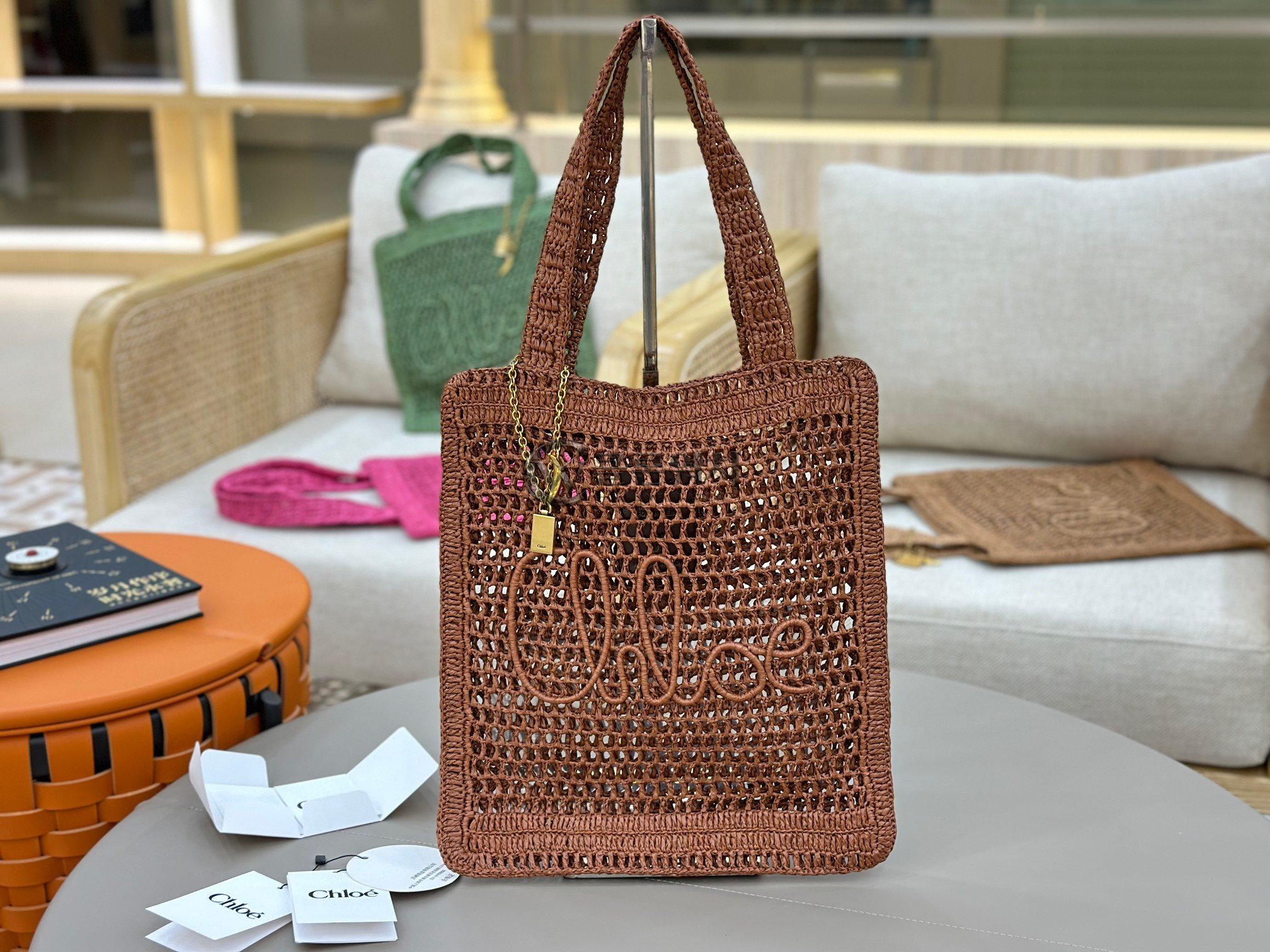 끌로에 Chloé Summer Banana Crochet Tote Bag in Brown