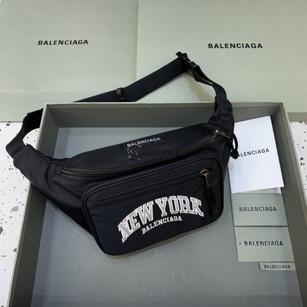 발렌시아가 Balenciaga Black New York Embroidered Belt Bag