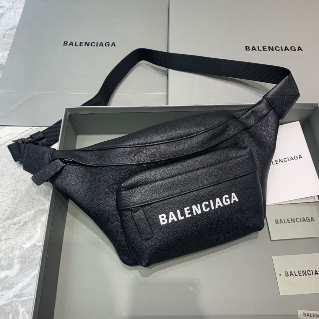발렌시아가 Balenciaga Explorer Beltpack in Black