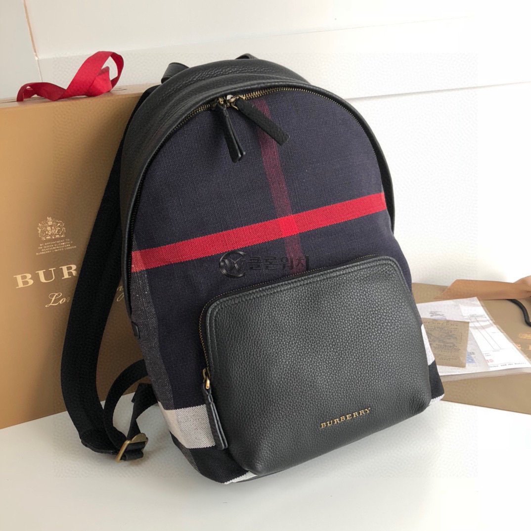 버버리 Burberry City Check Backpack in Navy